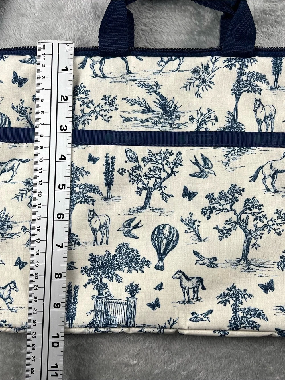 Lesportsac Crossbody Laptop Sleeve Bag Blue White Toile De Jouy Horse Country